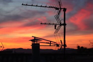 Photographie intitulée "Antenne de télévisi…" par Vaïni, Œuvre d'art originale, Photographie numérique