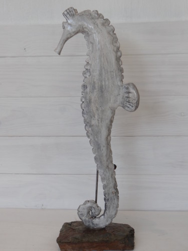 Skulptur mit dem Titel "L'HIPPOCAMPE BLANC" von Valerie Perron, Original-Kunstwerk, Keramik