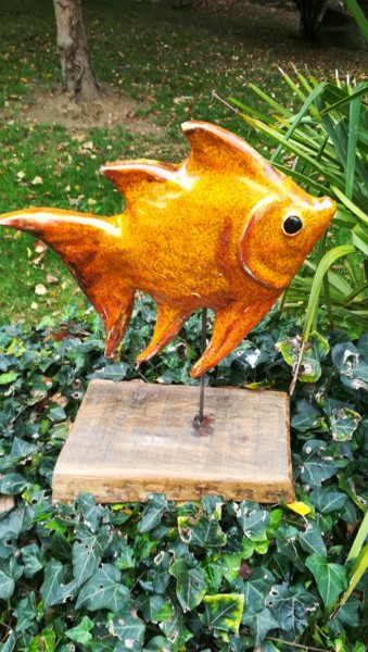 Skulptur mit dem Titel "LE POISSON ORANGE" von Valerie Perron, Original-Kunstwerk, Keramik