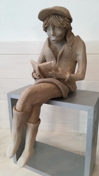 Скульптура под названием ""LA JOLIE LISEUSE"…" - Valerie Perron, Подлинное произведение искусства, Керамика