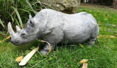 Sculpture intitulée ""LE RHINO BLANC" -…" par Valerie Perron, Œuvre d'art originale, Céramique