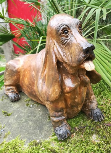 Escultura intitulada "Le basset hound" por Valerie Perron, Obras de arte originais, Argila
