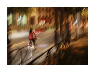 Photographie intitulée "Vélo by night" par Valantin, Œuvre d'art originale, Photographie numérique