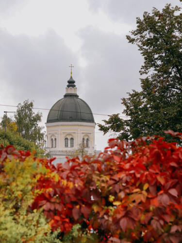 Fotografie mit dem Titel "Вид на церковь" von Valeria Nikitina, Original-Kunstwerk, Digitale Fotografie