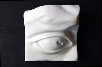 Scultura intitolato "Occhio" da Valeria Ferrero, Opera d'arte originale, Pietra