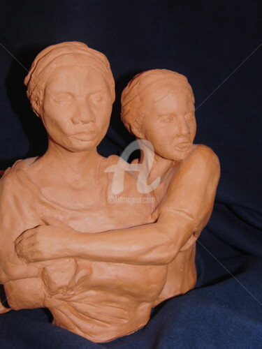 Skulptur mit dem Titel "femmes-de-la-famille" von Valerie Barrault, Original-Kunstwerk, Keramik