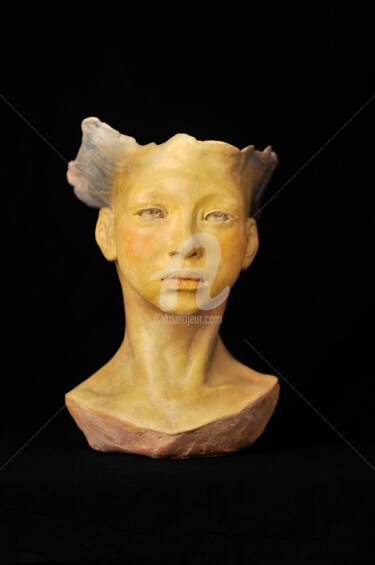 Skulptur mit dem Titel "Princesse DEOKMAN" von Valerie Barrault, Original-Kunstwerk, Keramik