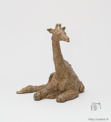 Scultura intitolato "Girafe couchée 1" da Valérie Moreau (VALEM), Opera d'arte originale, Metalli