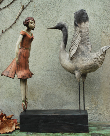 Sculpture titled "La grue japonaise" by Valérie Zahonero, Original Artwork, Clay