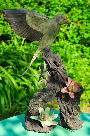 Sculptuur getiteld "Perruche aux fleurs" door Valérie Zahonero, Origineel Kunstwerk, Klei