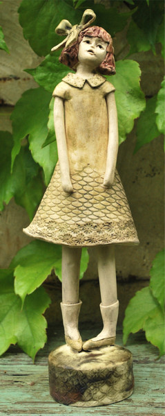 Sculpture titled "Fillette au gros no…" by Valérie Zahonero, Original Artwork, Clay