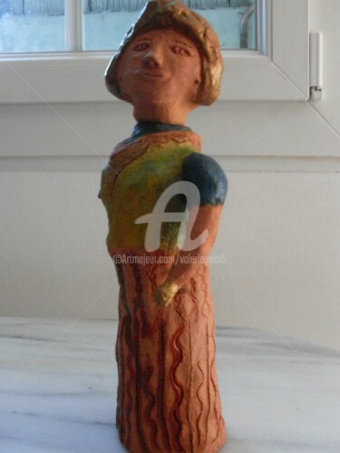 Sculpture intitulée "Poupée chamotée" par Valerie Guiot, Œuvre d'art originale, Autre