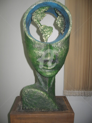 Sculpture titled "Imaginação do Mundo" by Valério Voltz, Original Artwork, Paper maché