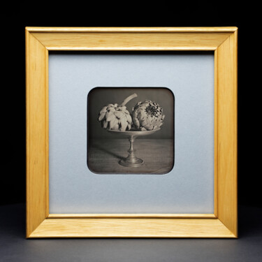 Fotografie mit dem Titel "Zwei Artischocken -…" von Valerius Geng, Original-Kunstwerk, Analog Fotografie Auf Karton montiert