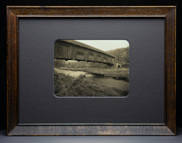 Fotografie getiteld "Brücke bei Unterreg…" door Valerius Geng, Origineel Kunstwerk, Film fotografie Gemonteerd op Karton