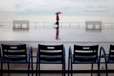 Fotografie getiteld "Les chaises bleues…" door Valery Trillaud, Origineel Kunstwerk