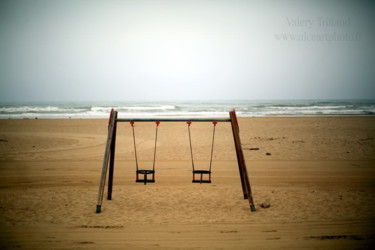 Photographie intitulée "La balançoire" par Valery Trillaud, Œuvre d'art originale, Photographie non manipulée