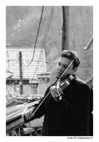 Fotografie getiteld "violinista" door Carlo Di Valguarnera, Origineel Kunstwerk