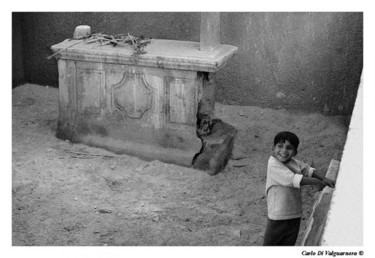 Photography titled "bambino gioca nella…" by Carlo Di Valguarnera, Original Artwork