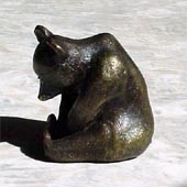 Sculpture titled "Ourson assis" by Valja, Original Artwork, Bronze