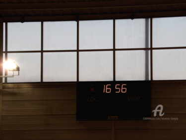 Photographie intitulée "L'heure approche -…" par Vanessa Baegne, Œuvre d'art originale, Photographie numérique Monté sur Alu…