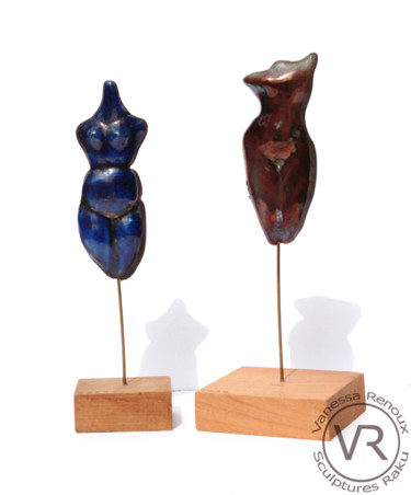 Sculpture titled "2 déesses avec émai…" by Vanessa Renoux, Original Artwork, Ceramics