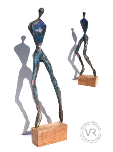 Skulptur mit dem Titel "Homme fléchi en pap…" von Vanessa Renoux, Original-Kunstwerk, Holz