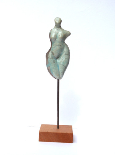 Sculpture titled "Déesse en raku, éma…" by Vanessa Renoux, Original Artwork, Terra cotta
