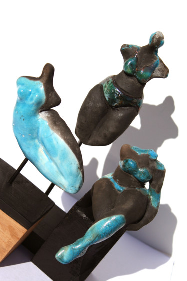 Sculpture titled "Baigneuses en raku…" by Vanessa Renoux, Original Artwork, Ceramics