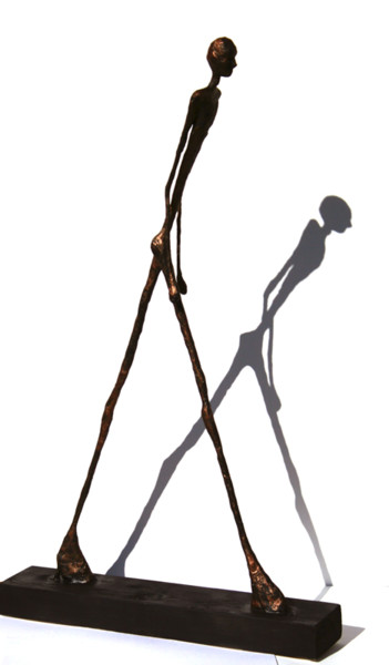 Escultura intitulada "Homme qui marche, g…" por Vanessa Renoux, Obras de arte originais, Papel machê