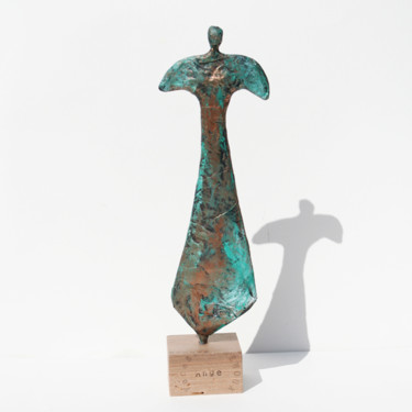 Скульптура под названием "Ange-gardien en pap…" - Vanessa Renoux, Подлинное произведение искусства, Бумага