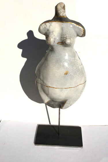 Skulptur mit dem Titel "Grande déesse en ra…" von Vanessa Renoux, Original-Kunstwerk, Keramik