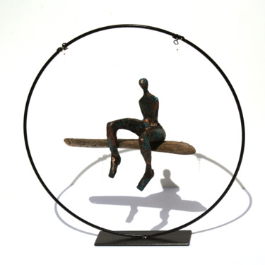 Balançoire, sculpture mobile, homme sur bois flotté Skulptur mit dem Titel "Balançoire, sculptu…" von Vanessa Renoux, Original-Kunstwerk, Metalle