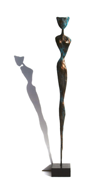 Скульптура под названием "Cat Woman, femme él…" - Vanessa Renoux, Подлинное произведение искусства, Бумага