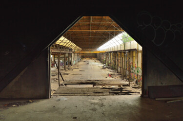 Fotografie mit dem Titel "Abandoned factory 01" von Vanja Rosenthal, Original-Kunstwerk, Digitale Fotografie