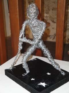 Skulptur mit dem Titel "Le chanteur" von Vanya, Original-Kunstwerk