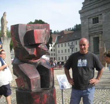 Skulptur mit dem Titel "21. International S…" von Vasyl, Original-Kunstwerk, Holz