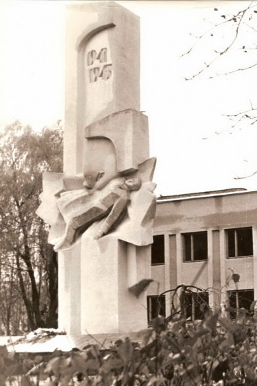 Escultura intitulada "Public work in Ukra…" por Vasyl, Obras de arte originais