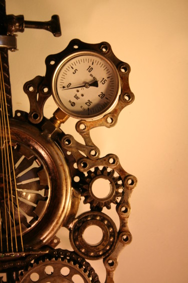Sculpture intitulée "guitare cadran" par Eric Barque, Œuvre d'art originale, Métaux