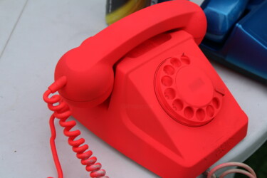 Escultura intitulada "548. Neon phone: He…" por Veera Zukova, Obras de arte originais, Plástico