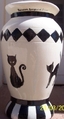 Malerei mit dem Titel "Cats on Vase" von Venessa Lagrand, Original-Kunstwerk, Öl