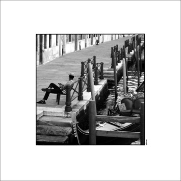 Photographie intitulée "Nessuno" par Robert Venezia, Œuvre d'art originale, Photographie non manipulée Monté sur Autre panne…