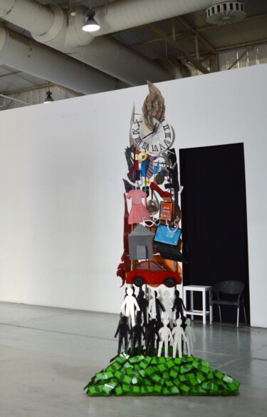 Sculpture intitulée "Materialism Totem -…" par Vera Stavrinadi, Œuvre d'art originale, Métaux
