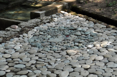 Installation intitulée "Cercle de variolite…" par Véronique Brill, Œuvre d'art originale