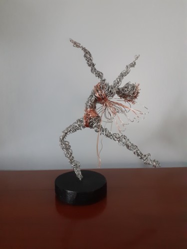 Skulptur mit dem Titel "Danseuse fée Julia" von Véronique Degabriel, Original-Kunstwerk, Draht