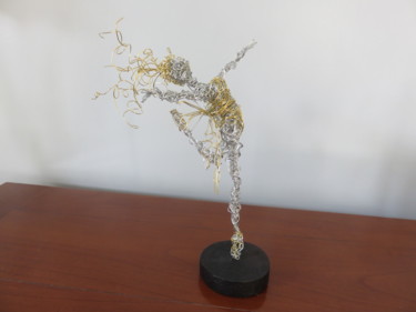 Sculpture intitulée "Danseuse fée Johanna" par Véronique Degabriel, Œuvre d'art originale, Fil de fer