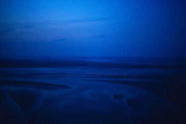 Fotografie getiteld "Blue(s), paysage ém…" door Véronique Durruty, Origineel Kunstwerk, Film fotografie