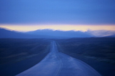 Fotografie getiteld "Blue(s), paysage ém…" door Véronique Durruty, Origineel Kunstwerk, Film fotografie