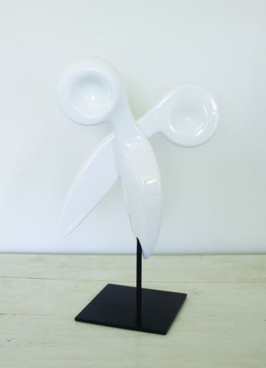 Escultura intitulada "Ciseau blanc numéro…" por Véronique Pinault, Obras de arte originais, Resina