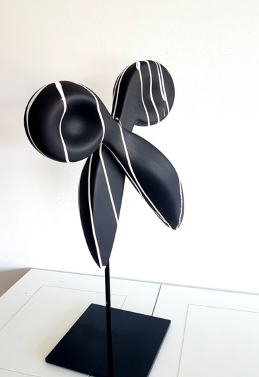 Sculpture titled "Black and White num…" by Véronique Pinault, Original Artwork, Resin